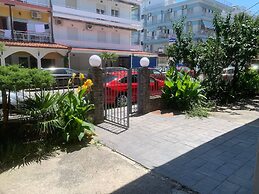 Zeusplace Spacious Apartment Private Parking