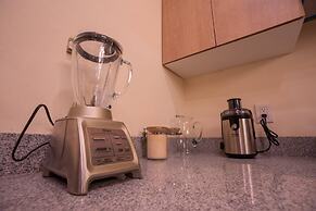 Luxury Apartment With Poll