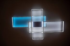 Luxury Apartment With Poll