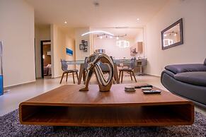 Luxury Apartment With Poll