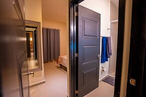 Luxury Apartment With Poll