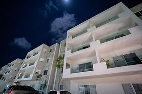 Luxury Apartment With Poll