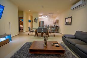 Luxury Apartment With Poll