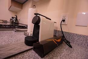 Luxury Apartment With Poll