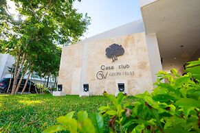 Luxury Apartment With Poll