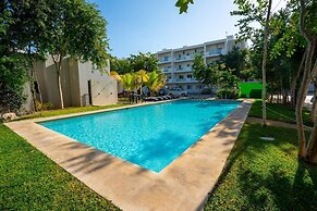 Luxury Apartment With Poll