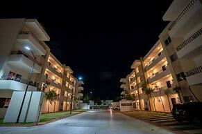 Luxury Apartment With Poll