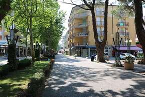Lovely Bright Flat few Steps Away From the Beach