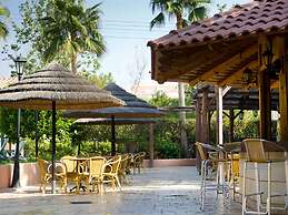 Studio Apartment With Balcony and Garden View