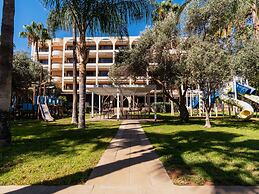 Studio Apartment With Balcony and Garden View