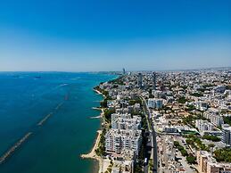 Studio Apartment With Balcony and Garden View