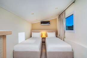 Sunny Villa in Chaniotis