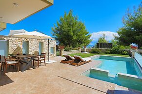 Sunny Villa in Chaniotis
