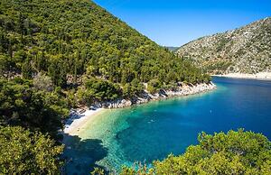 Nitsa s House - 2 bed House in Front of the sea