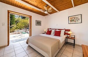 Nitsa s House - 2 bed House in Front of the sea