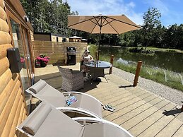 Cedar Boutique Lodge-dog, Fishing and Spa Access