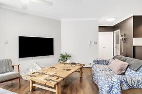 Spacious 1 Bedroom Apartment Near Newtown