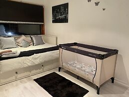 Impeccable 3- Bedroom House in Kirkcaldy