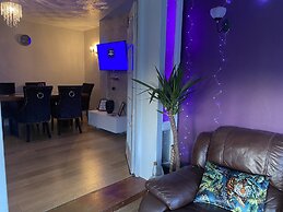 Impeccable 3- Bedroom House in Kirkcaldy