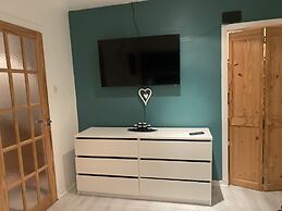 Impeccable 3- Bedroom House in Kirkcaldy