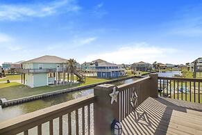 Surf & Seahorse 4 Bedroom Home by RedAwning