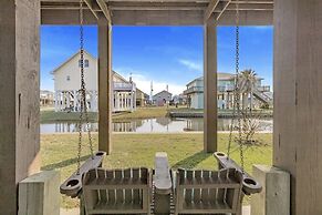 Surf & Seahorse 4 Bedroom Home by RedAwning