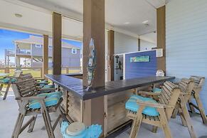 Surf & Seahorse 4 Bedroom Home by RedAwning