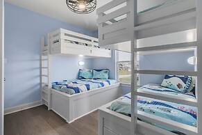 Surf & Seahorse 4 Bedroom Home by RedAwning