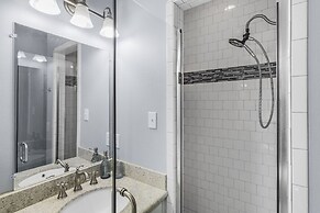 Surf & Seahorse 4 Bedroom Home by RedAwning