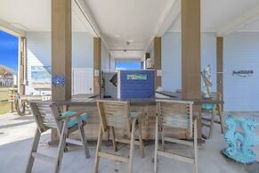 Surf & Seahorse 4 Bedroom Home by RedAwning