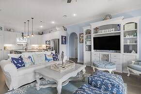 Surf & Seahorse 4 Bedroom Home by RedAwning