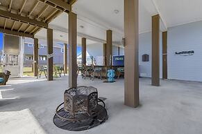 Surf & Seahorse 4 Bedroom Home by RedAwning