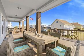 Surf & Seahorse 4 Bedroom Home by RedAwning