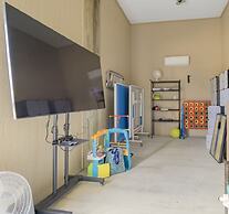 Surf & Seahorse 4 Bedroom Home by RedAwning