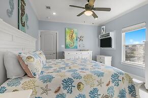 Surf & Seahorse 4 Bedroom Home by RedAwning