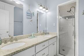 Surf & Seahorse 4 Bedroom Home by RedAwning