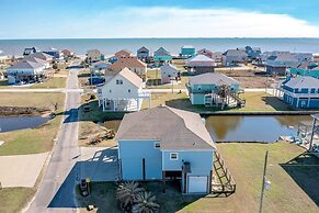 Surf & Seahorse 4 Bedroom Home by RedAwning