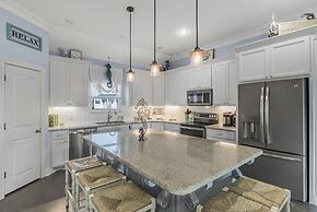 Surf & Seahorse 4 Bedroom Home by RedAwning