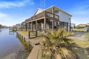 Surf & Seahorse 4 Bedroom Home by RedAwning