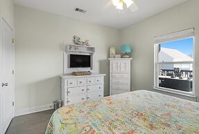 Surf & Seahorse 4 Bedroom Home by RedAwning