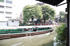 The Cube Hostel Khaosan