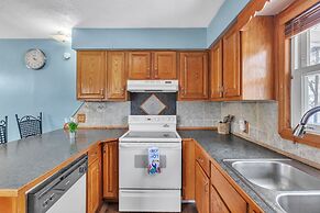 Lovely PET FRIENDLY three bedroom in desirable Urbandale Location! 3 H