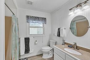 Lovely PET FRIENDLY three bedroom in desirable Urbandale Location! 3 H