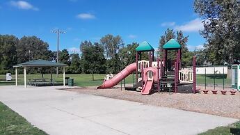 Lovely PET FRIENDLY three bedroom in desirable Urbandale Location! 3 H