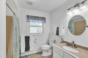 Lovely PET FRIENDLY three bedroom in desirable Urbandale Location! 3 H