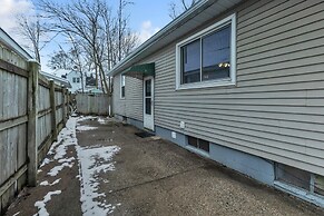 Lovely PET FRIENDLY three bedroom in desirable Urbandale Location! 3 H