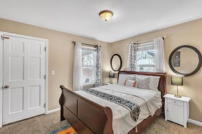 Lovely PET FRIENDLY three bedroom in desirable Urbandale Location! 3 H