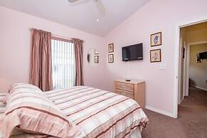 Beautiful Lake View 4 Bed /3 Bath Pool Villa 4 Bedroom Villa by Redawn