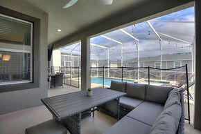 Luxury 6 Bedroom Gated Resort Villa Clo Villa by RedAwning