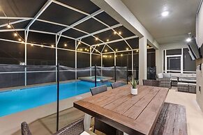 Luxury 6 Bedroom Gated Resort Villa Clo Villa by RedAwning